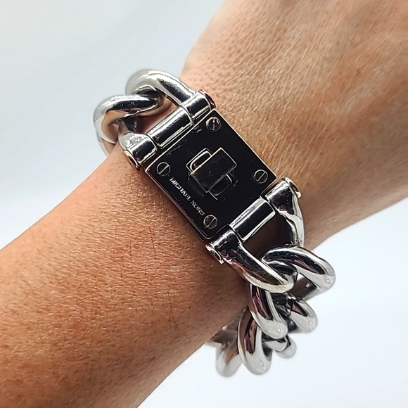 Michael Kors Chunky Twist-Lock Wide Chain Bracelet! Shiny Silver! - Picture 14 of 15